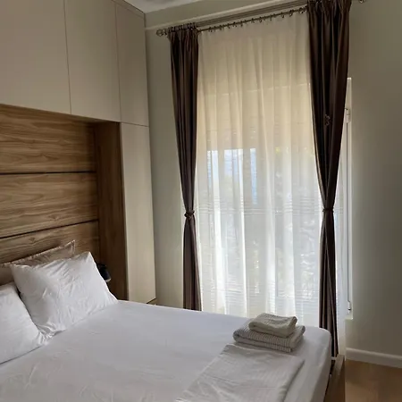 Queen Bed With The View!